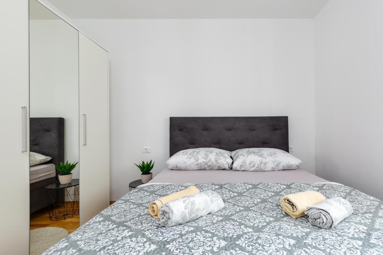 Apartment Roni + Besplatan Parking Zadar Buitenkant foto
